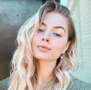 Meet your Posher, Devin